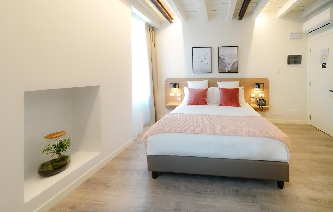 Bergamo Inn 15 Экстерьер фото A room at the hotel