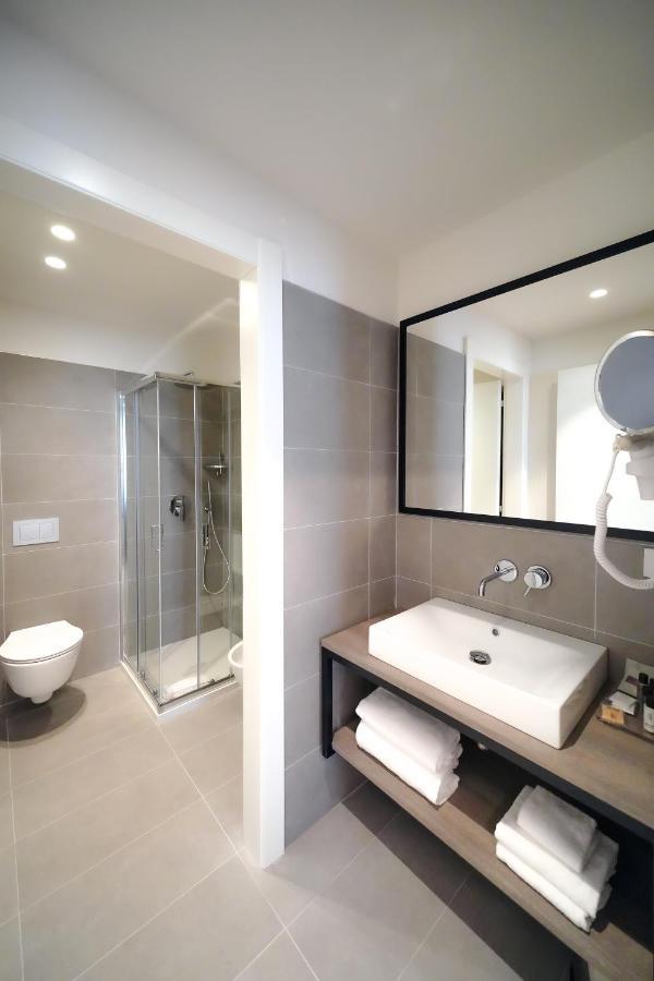 Bergamo Inn 15 Экстерьер фото Bathroom