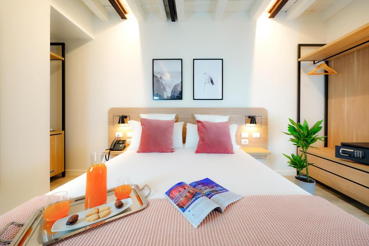 Bergamo Inn 15 Экстерьер фото A room at the hotel