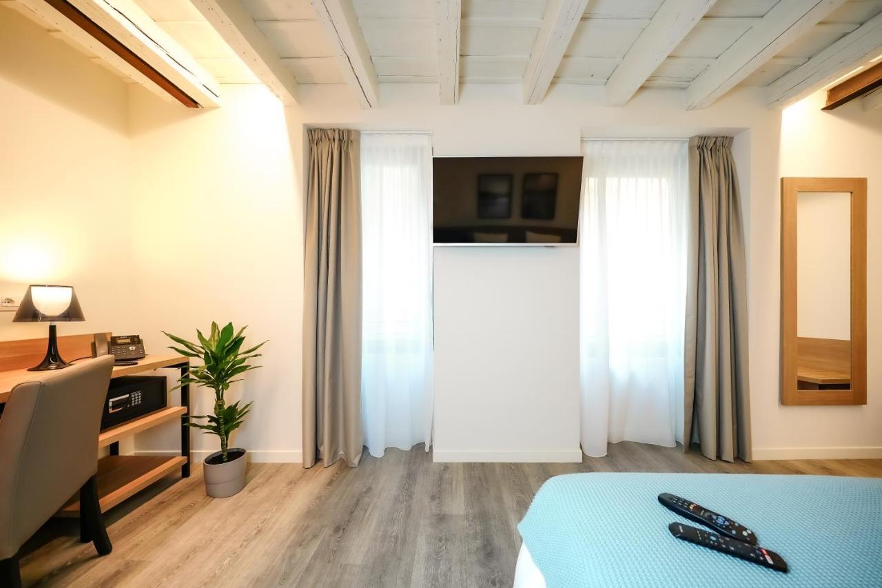 Bergamo Inn 15 Экстерьер фото A room at the hotel