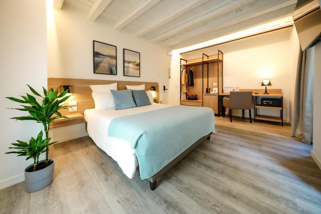 Bergamo Inn 15 Экстерьер фото A room at the hotel