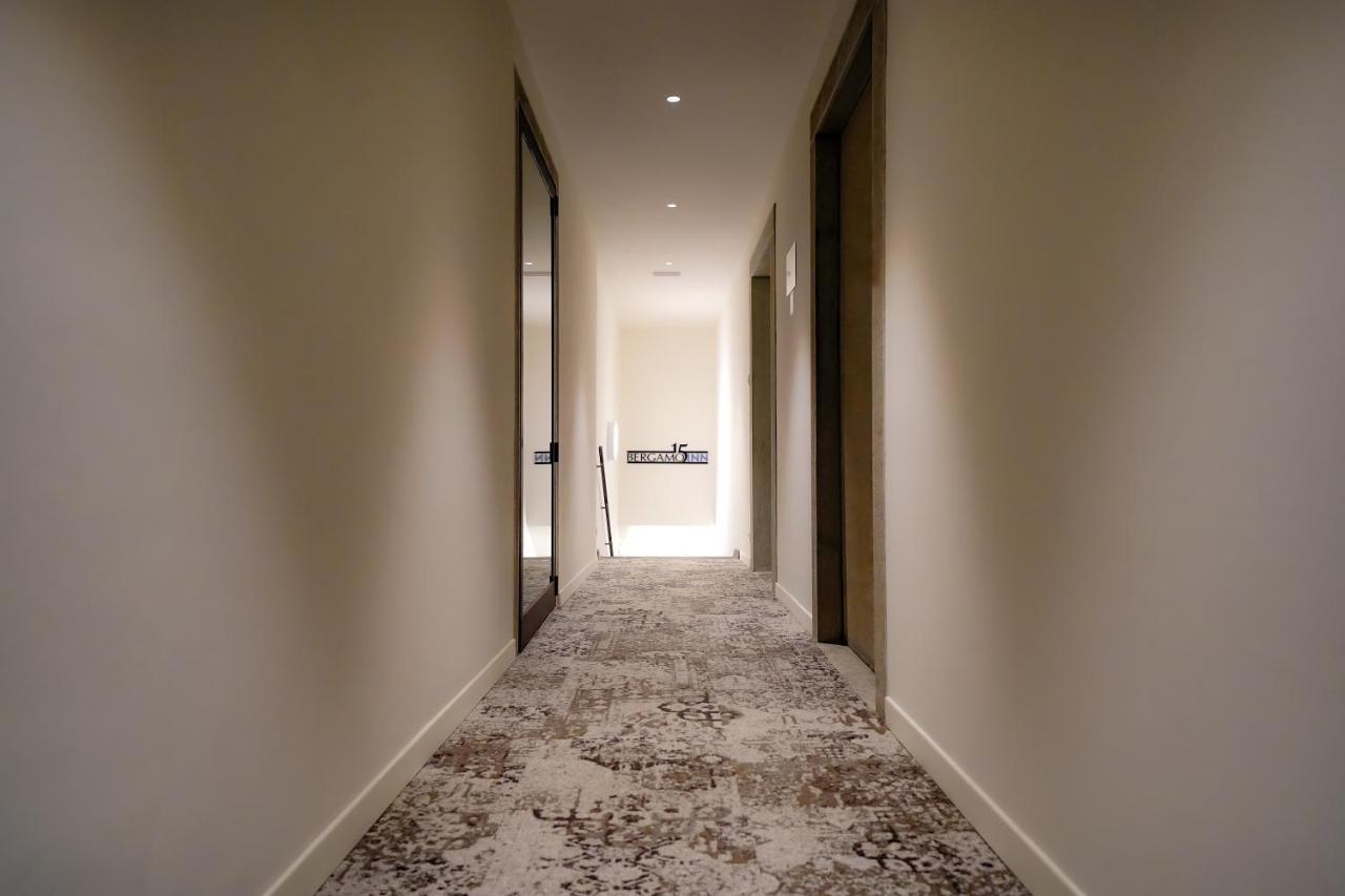 Bergamo Inn 15 Экстерьер фото A corridor in a hotel